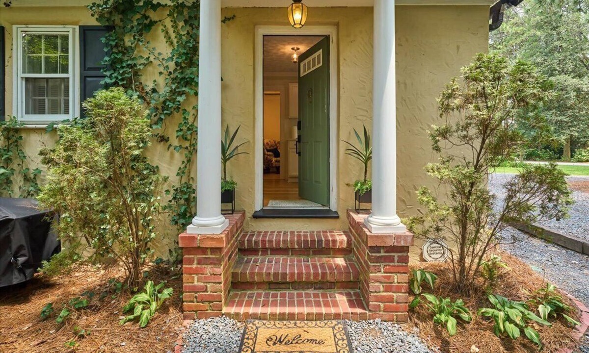 West Southern Pines Cottage | The Cottage at Knollwood Manor