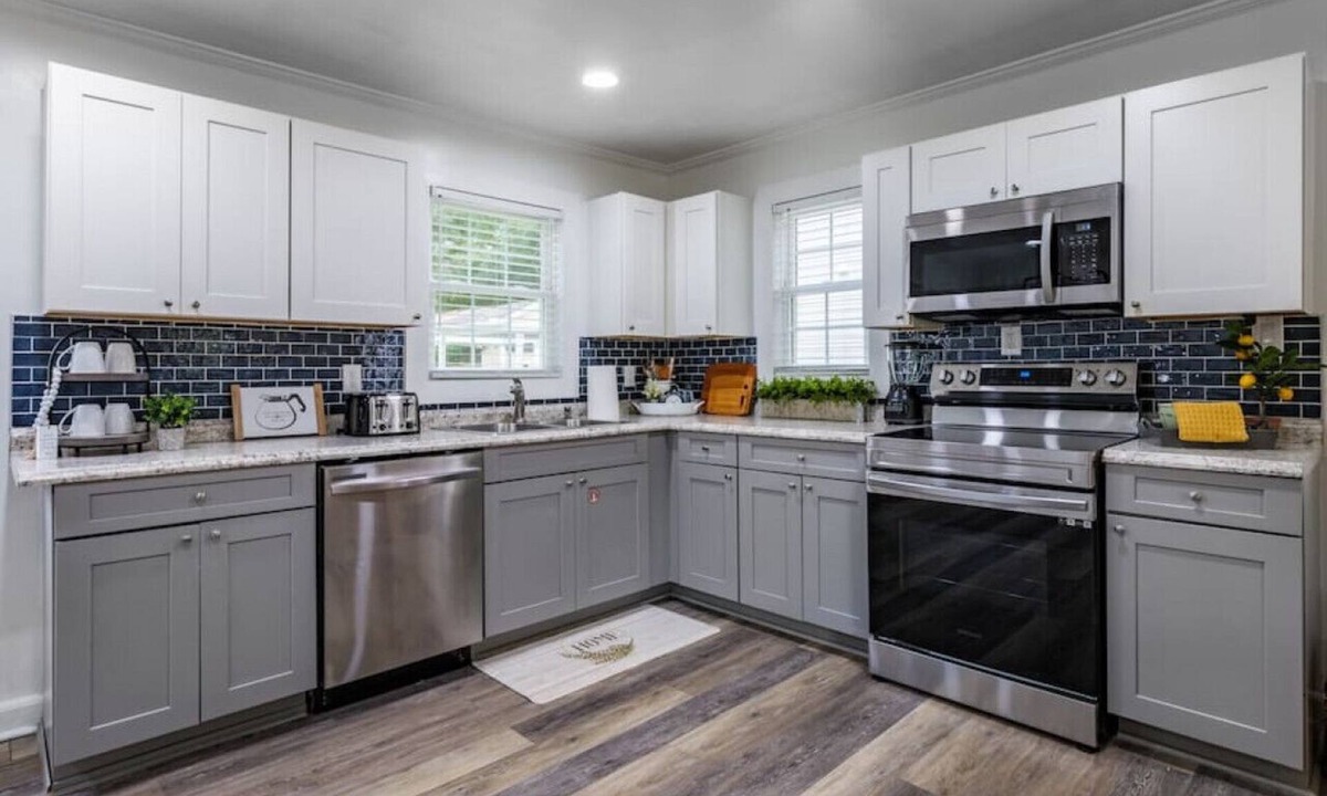North Charleston Cottage | The Cozy Blue Cottage in Park Circle