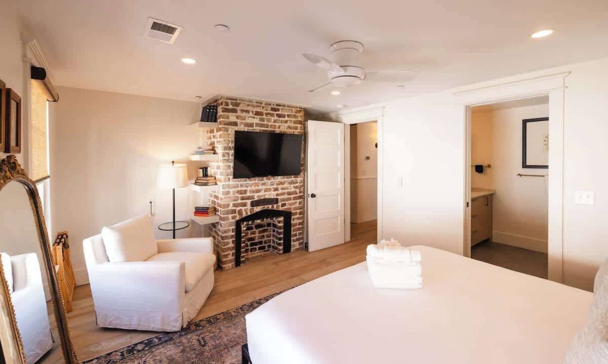 Cannonborough Elliotborough House | The Grand Helène - Newly Renovated 11BD, 12BA - 2 Blocks from King St!