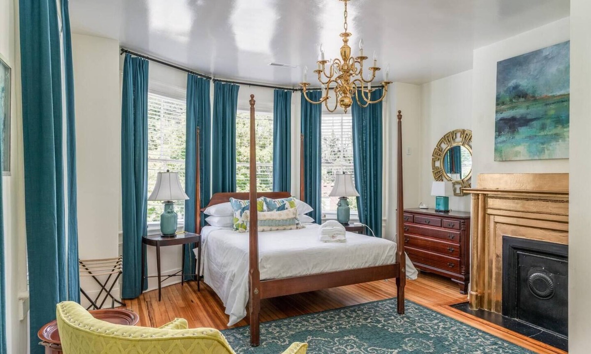 Downtown Charleston House | The Honey Suite | Step Back in Time