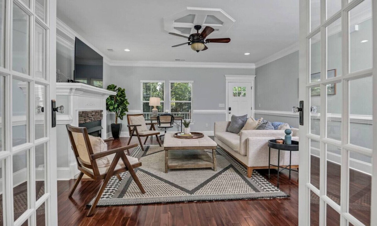 Old Shandon House | The Palmetto Pad - Walk to Dining & Shops