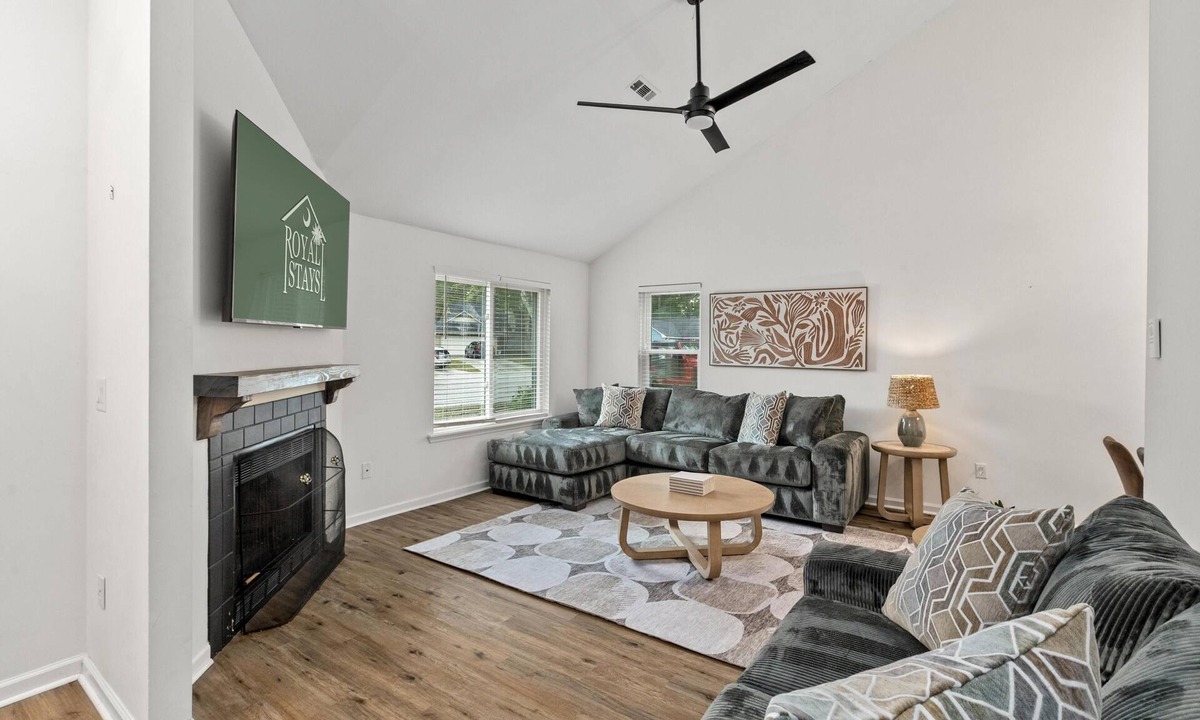 Mount Pleasant House | The Ramblewood-Large Fenced in Yard-Pet Friendly