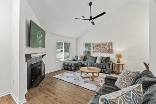 Mount Pleasant House | The Ramblewood-Large Fenced in Yard-Pet Friendly