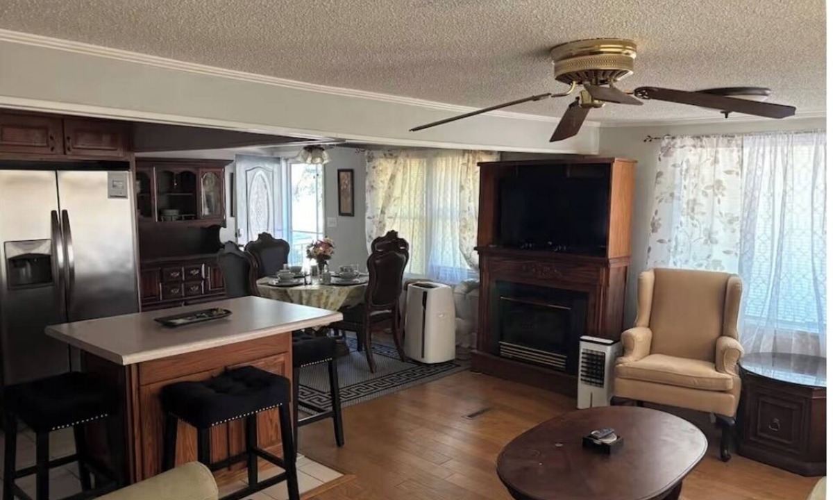 Orangeburg County House | The Tee Vee Cove is the place to be located near great golfing, fishing and food