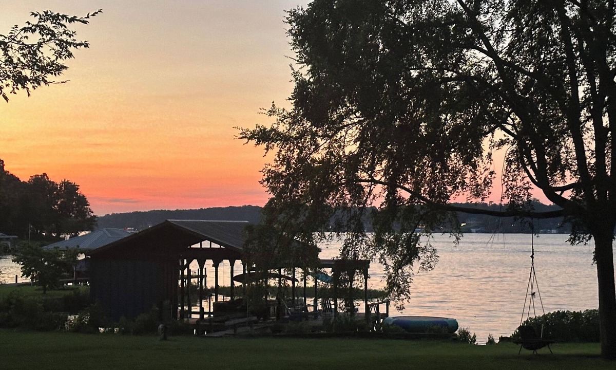 Norwood Cabin | The Tillery Barndo - Two bedrooms/loft, dock, flat lot, spa, trampoline, golf
