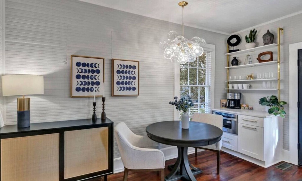 Earlewood House | The Wren`s Nest | 1BR 2BA Guesthouse