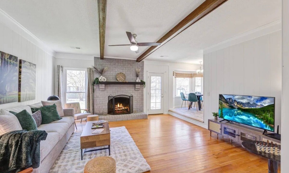 North Charleston House | The Yan- fam friendly 4 bedroom w/hot tub!