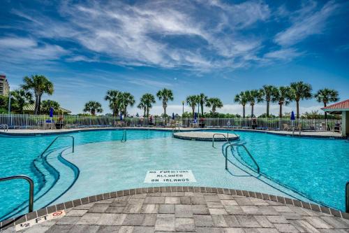 North Myrtle Beach House | Tide N Tee Resort Condo w Mega Pool Near Beach