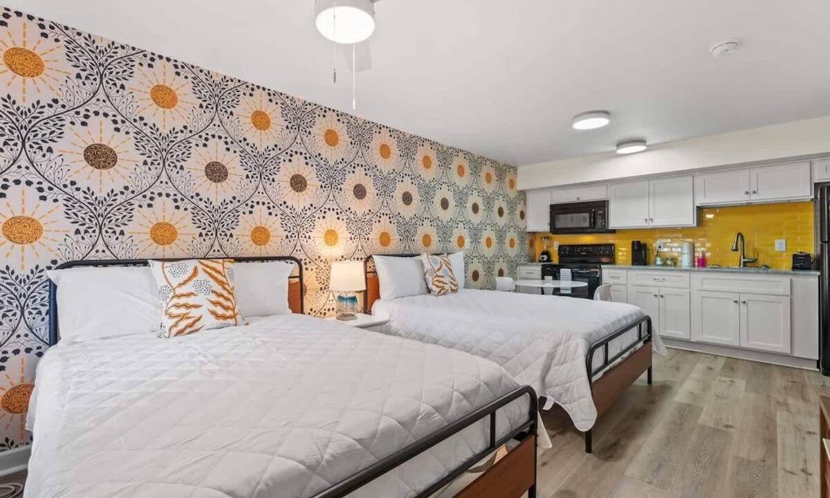 Windy Hill Apartment | TreeHouse Lodge, Walk to Beach, Pet-Friendly 103