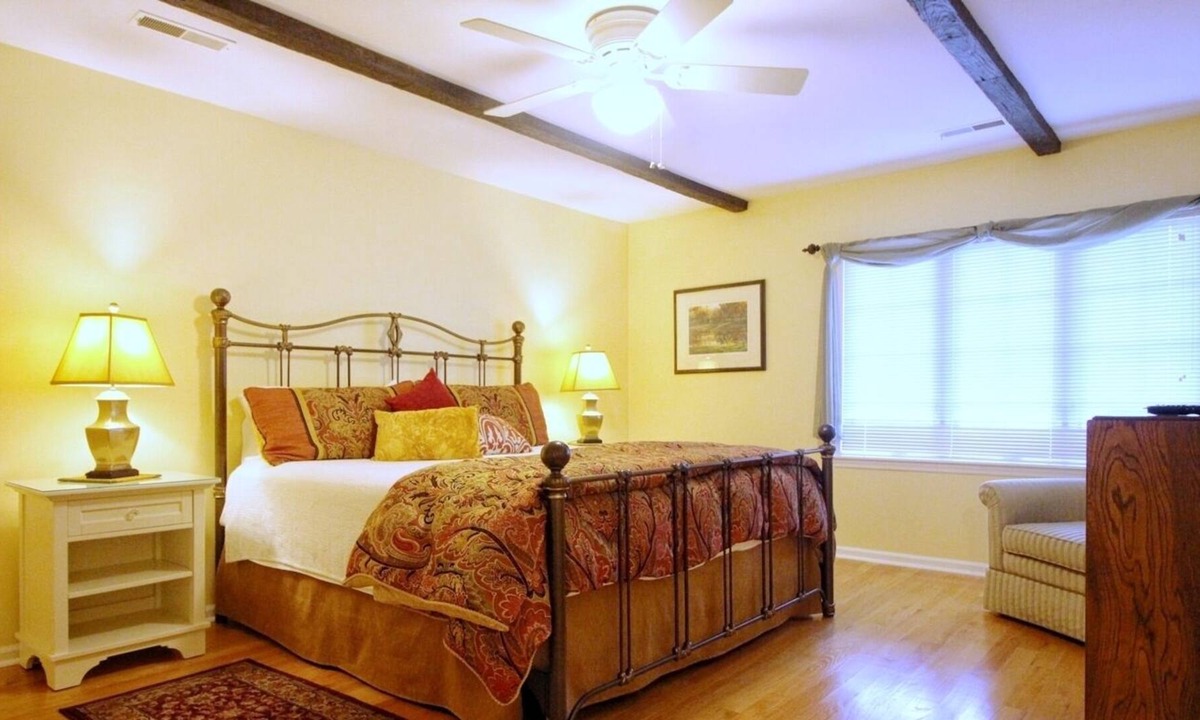 Summerville Bed & Breakfast | Tudor Oaks Inn