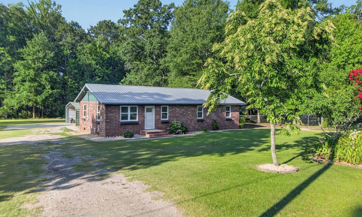 Summerville House | Twin Lake Retreat - Near Downtown Summerville