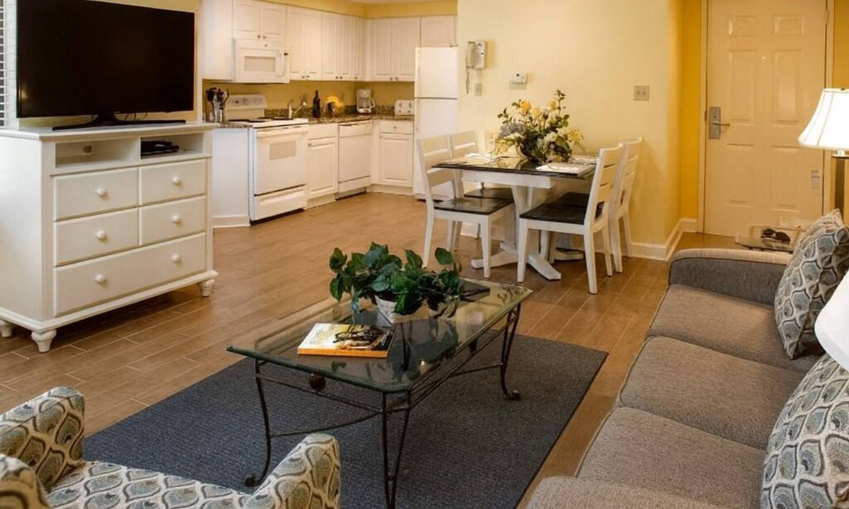 Hilton Head Island Resort | Two Stylish 2BR Vacation Home w/Modern Kitchen, Pool and Outdoor Dining