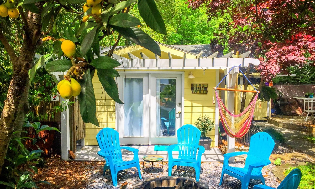 Charleston Cottage | Unique Romantic Beach Style Cottage close to Folly Beach & historic Charleston!