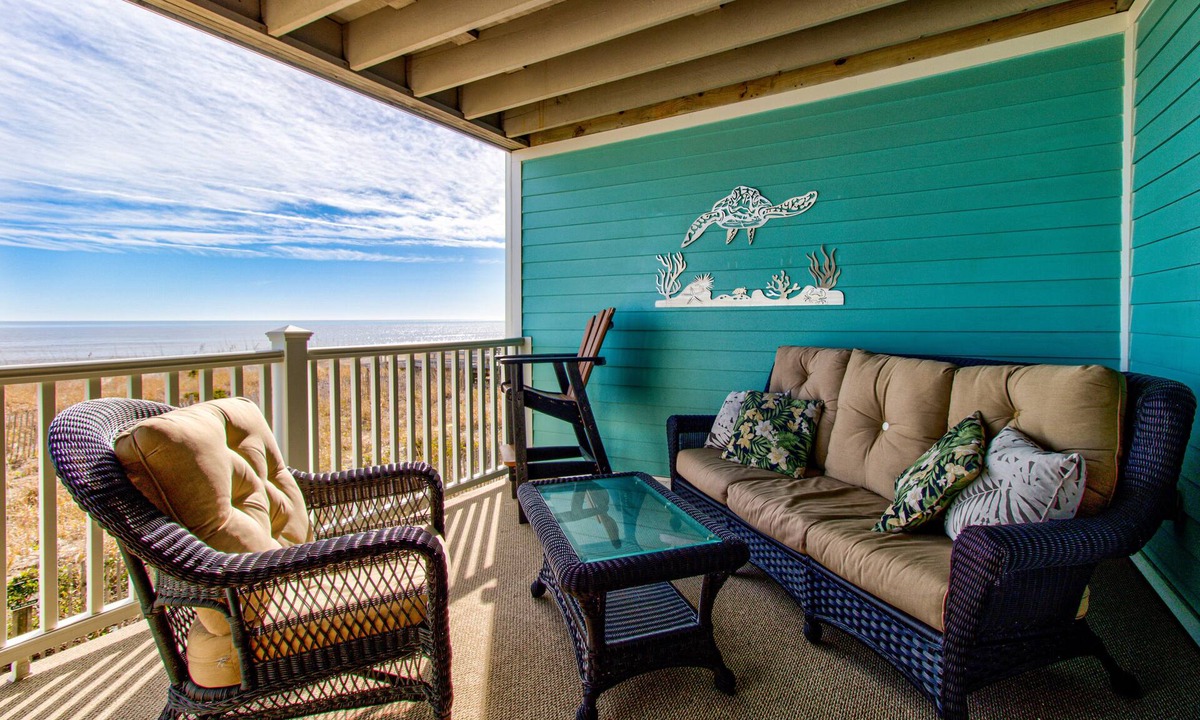 Wilmington Beach Condo | Upgraded for 2026 Huge Deck, Full-Size Pool, Beach Front, Linens Included