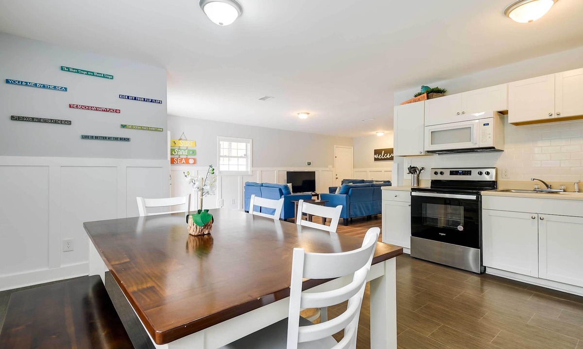 Atlantic Beach House | Walk to Atlantic Beach: Family Gem w/Fenced Yard