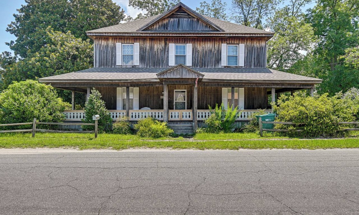 Fairmont House | Walk to Downtown Fairmont! Family Home w/Yard