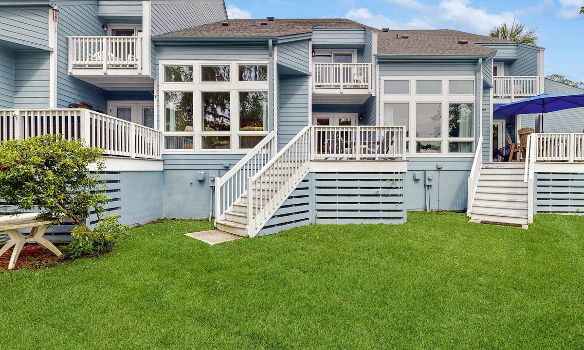 Ocean Ridge Condo | Waterfront townhome with pool, gym and tennis access, W/D, & central AC