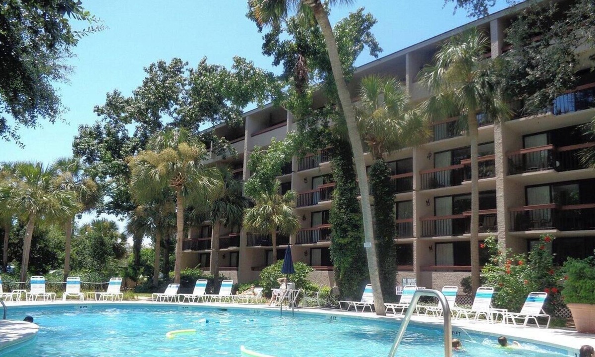 North Forest Beach Resort | Week 46: Cozy 1-bedroom resort HHI; Sea Crest Surf & Racquet Club.