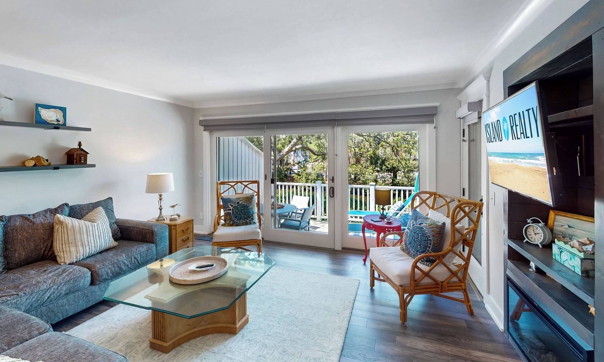 Isle of Palms House | Wild Dunes beach home-waterway view, screened porch, walk to shops!