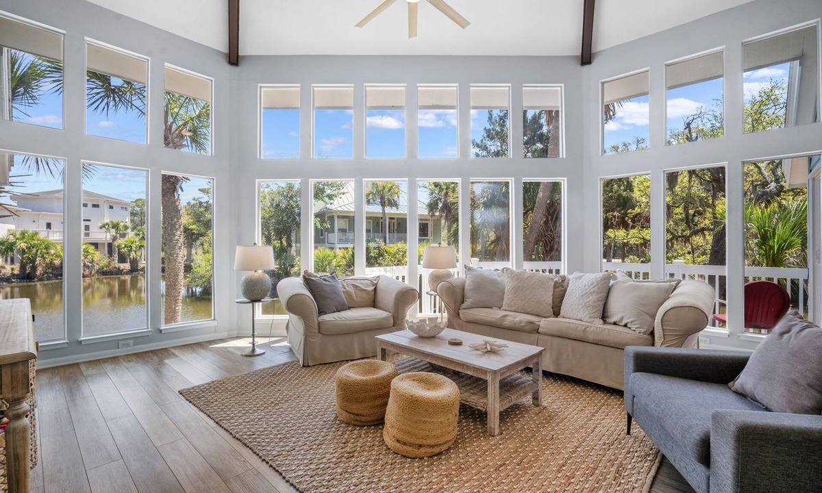 Deer Lake House | Wildlife viewers dream! Peaceful & so clean, golf cart incl., pool across street