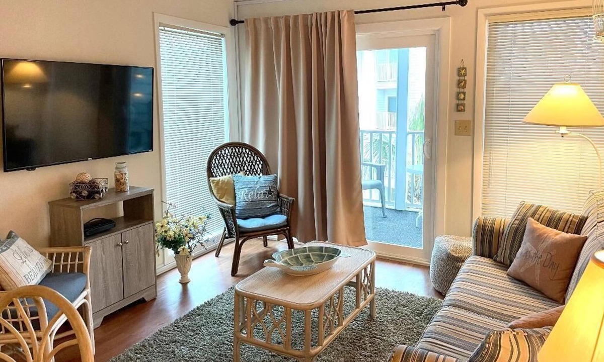 Myrtle Beach Condo | Your Fabulous Vacation Starts Here! On The Beach, Sleeps 6-8, Low Winter Rates