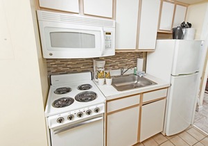 1BR/1BA Oceanfront condo w/Kitchen & Balcony in Center of MB, #603