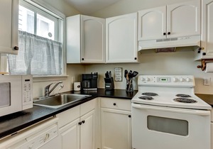 Cottage in Historic District, Heated Pool Access