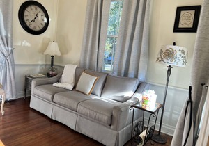 Historic DRs Cottage frm 1864 w charm of modern getaway Travel RN/Corp contract