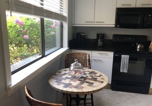 Newly listed jewel, snuggled in the center of a lush tropical paradise!