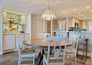 Oceanfront Townhouse-Style Condo, 2 Balconies with Ocean/Beach Views, Pool