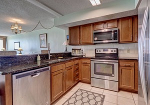 Pelican Watch 104–Oceanfront condo with private beach access, Jacuzzi & pool