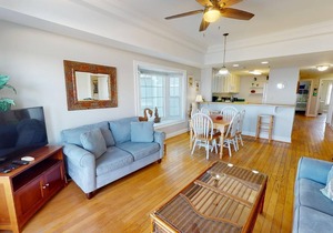 Spacious, bayfront villa w. community pool + fantastic views!