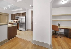 StaysByWalker SouthPark Lux 2BR -KingBeds/Pool/Gym in Charlotte
