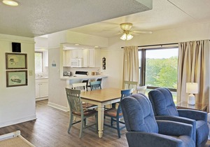 Townhouse Style Condo, Beach Access Across Road, Pool, Grilling Area, Elevator