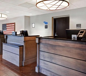 Hampton Inn Suites Alexandria Town 