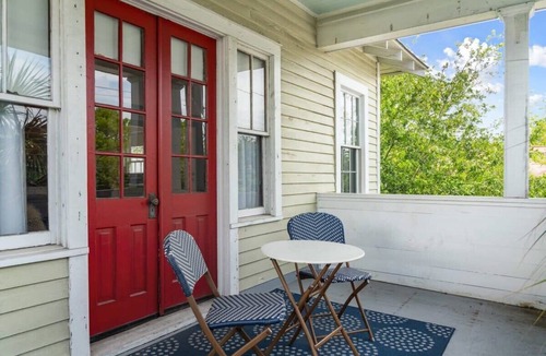 Westside Apartment | 1 Bedroom Suite w/Full Kitchen & Private Balcony