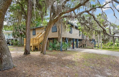 Edisto Island House | 1 Block to Beach - Huge Screen Porch & Lagoon view