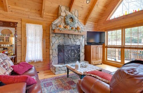 Mount Gilead House | 1 Mi to Lake Tillery: Outdoor Retreat w/Hot Tub!