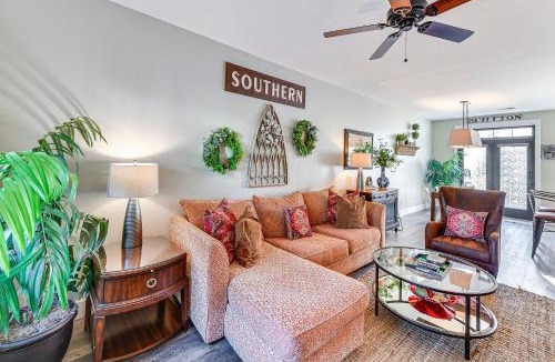 Bluffton House | 1 Mi to Old Town: Cheerful Bluffton Townhome!