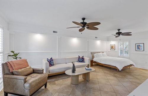 Charleston House | 10 mins to Downtown and beach - Shem Creek Suite - King Bed
