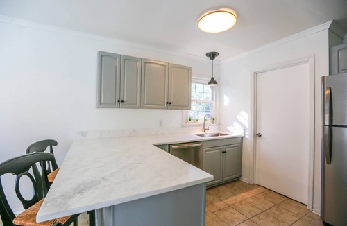 Mount Pleasant House | 10 Minutes to Beach & Downtown! Renovated Dog Friendly Home w/Bunk Bedroom & Fenced Backyard