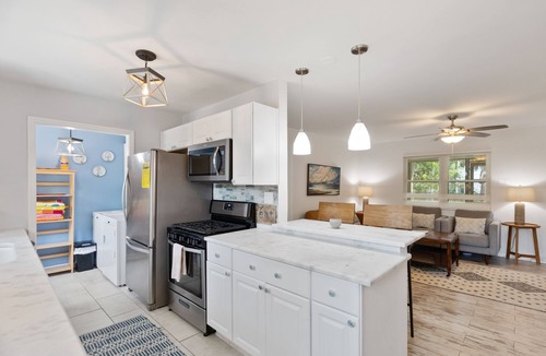 Sunset Point House | 1018 East Cooper! Cozy Cottage! Close to Beach access, Cornhole, Large Deck. Pet ok w/fee