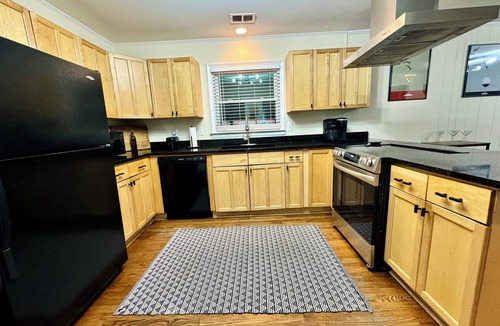 West Ashley House | 10min to Downtown, 20min to Folly Beach & Sullivan's Island! 🌴🦪☀️🌊