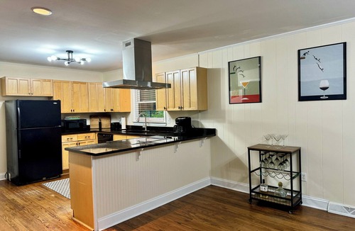 West Ashley House | 10min to Downtown, 20min to Folly Beach & Sullivan's Island! 🌴🦪☀️🌊