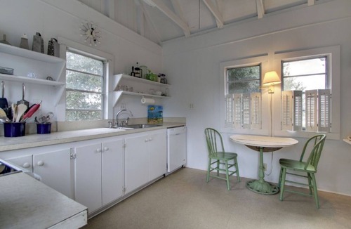 Sullivan's Island House | 1111 Middle Street by AvantStay | Charming Historic Cottage + Beach Access