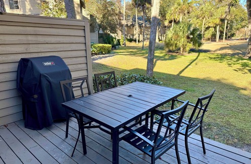 Shipyard Plantation House | 117 Greens-Updated 2BR w/Golf Views & Steps to Beach