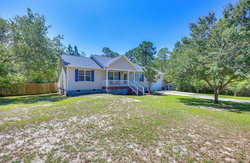 Boiling Spring Lakes House | 12 Mi to Beaches: Dog-Friendly Southport Getaway