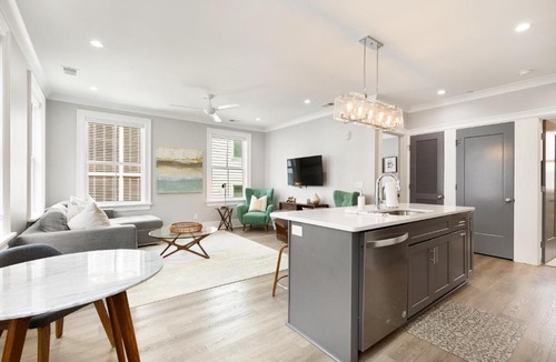 Cannonborough Elliotborough Apartment | 122-202 · The Cooper Suite at The Edisto
