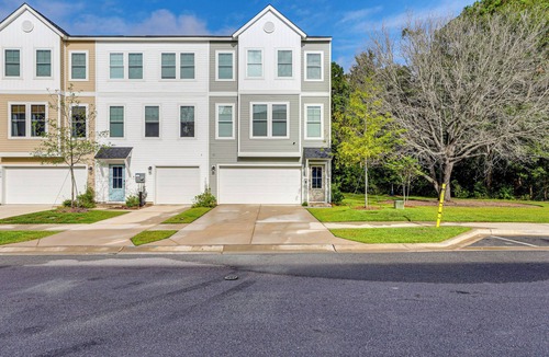 Goose Creek House | 13 Mi to Dtwn Charleston: Quiet Townhome