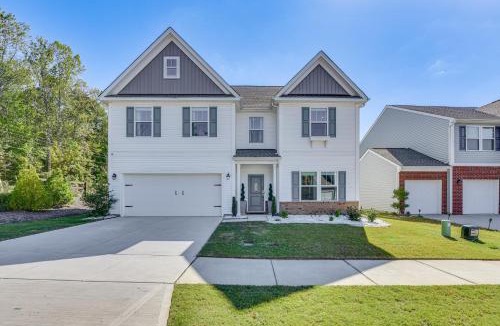Mount Holly House | 16 Mi to Dtwn Charlotte: Mt Holly Home w/Grill